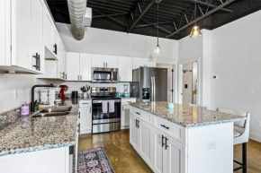 Brand New Condo near downtown Nash w washer dryer